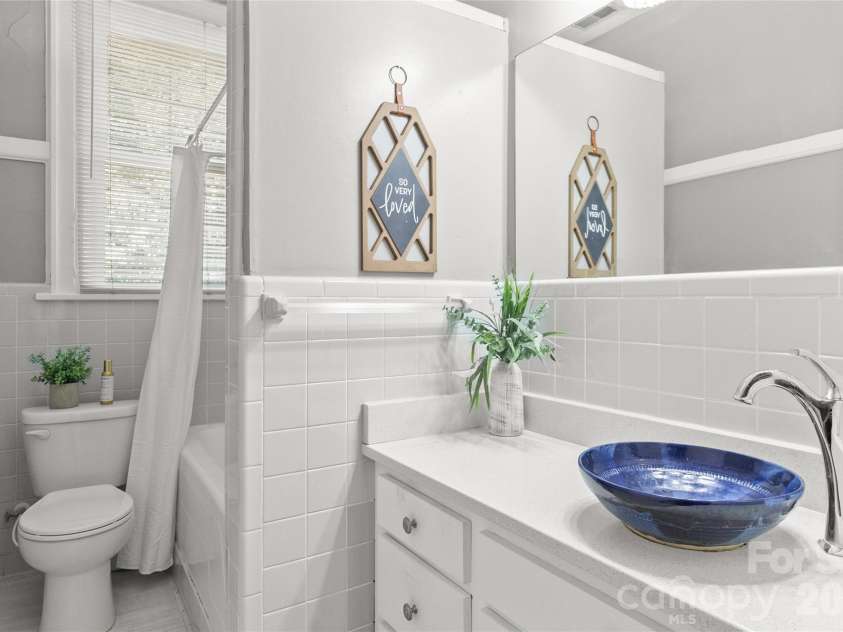 2510 Shelton Avenue, Statesville, NC 28677.  MLS# CAR4424751, YatesRealty ID 51995. Full bathroom on upper level
