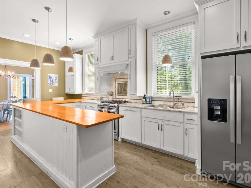2510 Shelton Avenue, Statesville, NC 28677.  MLS# CAR4424751, YatesRealty ID 51995. Kitchen