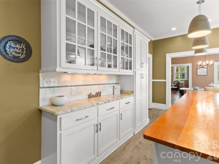 2510 Shelton Avenue, Statesville, NC 28677.  MLS# CAR4424751, YatesRealty ID 51995. Kitchen