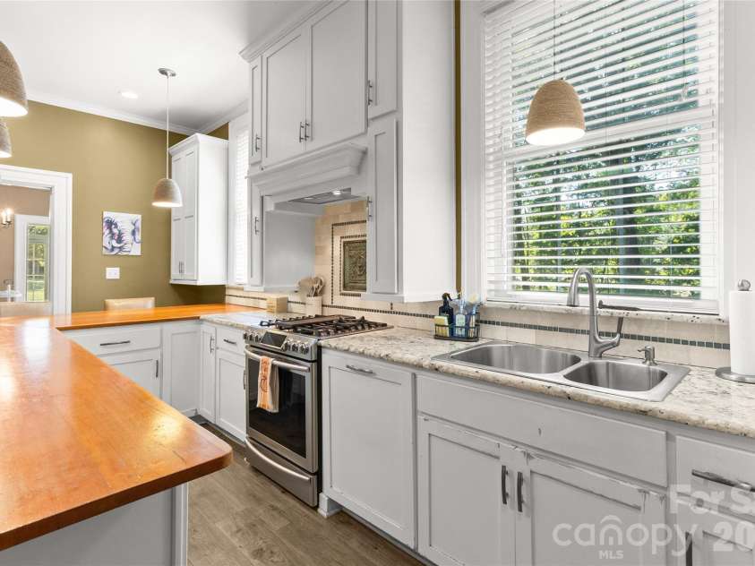 2510 Shelton Avenue, Statesville, NC 28677.  MLS# CAR4424751, YatesRealty ID 51995. Kitchen