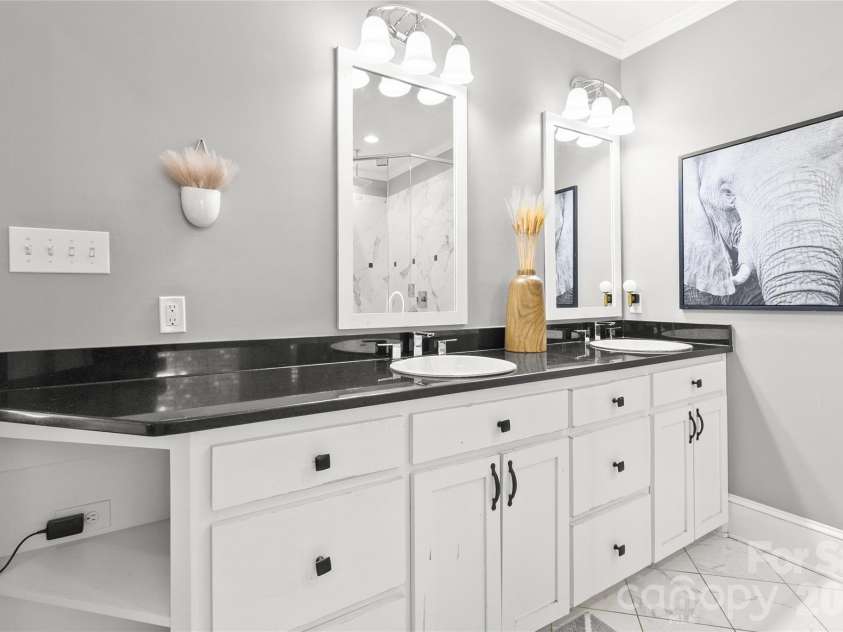 2510 Shelton Avenue, Statesville, NC 28677.  MLS# CAR4424751, YatesRealty ID 51995. Primary bathroom