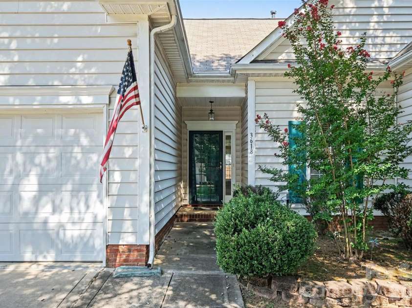 3618 Sipes Lane, Charlotte, NC 28269.  MLS# CAR4426063, YatesRealty ID 51998. 