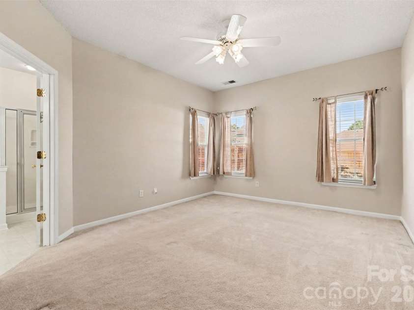 3618 Sipes Lane, Charlotte, NC 28269.  MLS# CAR4426063, YatesRealty ID 51998. 