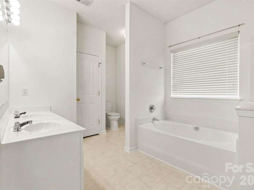 3618 Sipes Lane, Charlotte, NC 28269.  MLS# CAR4426063, YatesRealty ID 51998. 