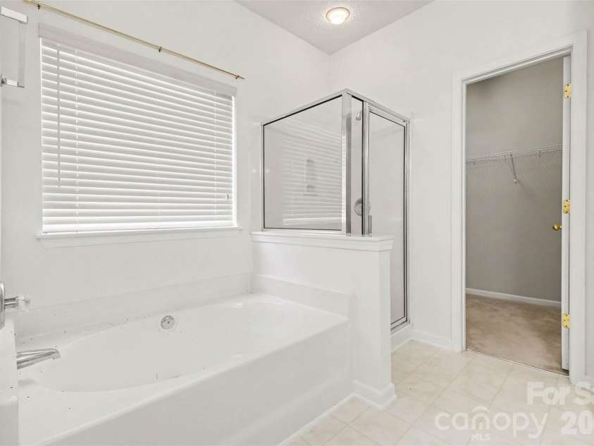 3618 Sipes Lane, Charlotte, NC 28269.  MLS# CAR4426063, YatesRealty ID 51998. 