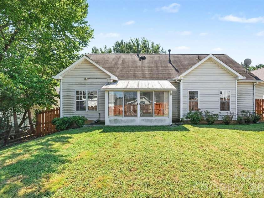 3618 Sipes Lane, Charlotte, NC 28269.  MLS# CAR4426063, YatesRealty ID 51998. 
