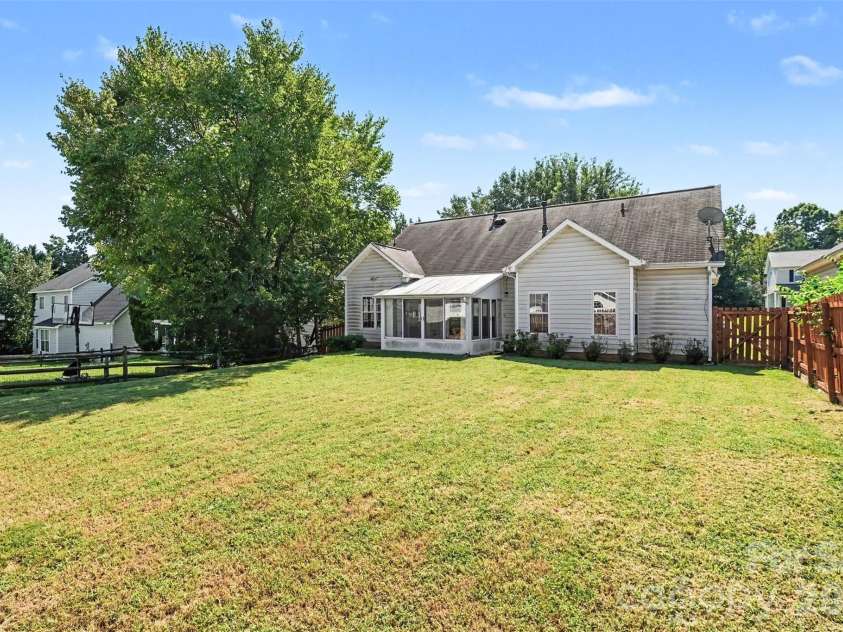 3618 Sipes Lane, Charlotte, NC 28269.  MLS# CAR4426063, YatesRealty ID 51998. 