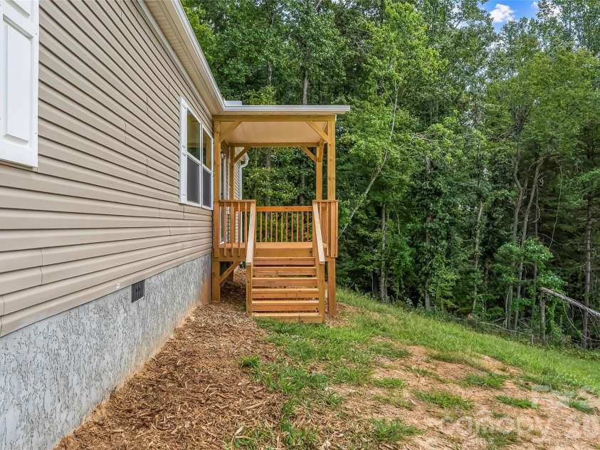 162 Ada Way, Hendersonville, NC 28791.  MLS# CAR4424776, YatesRealty ID 51999. 