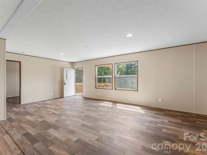 162 Ada Way, Hendersonville, NC 28791.  MLS# CAR4424776, YatesRealty ID 51999. 