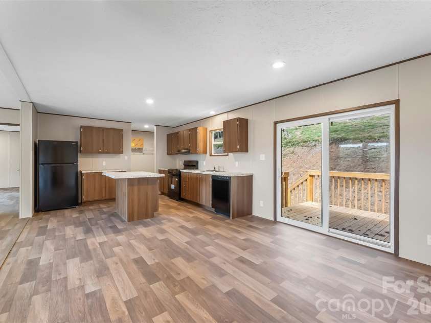 162 Ada Way, Hendersonville, NC 28791.  MLS# CAR4424776, YatesRealty ID 51999. 