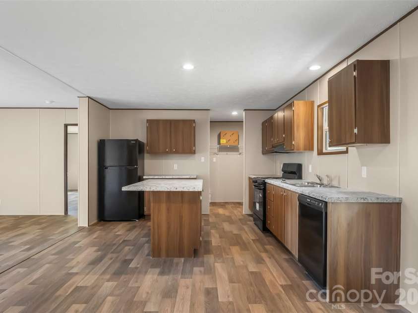 162 Ada Way, Hendersonville, NC 28791.  MLS# CAR4424776, YatesRealty ID 51999. 