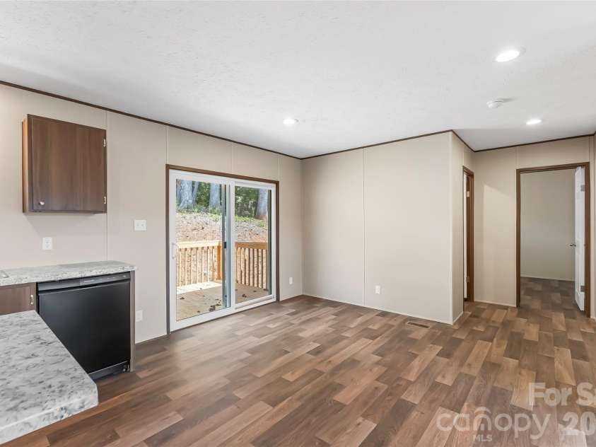 162 Ada Way, Hendersonville, NC 28791.  MLS# CAR4424776, YatesRealty ID 51999. 