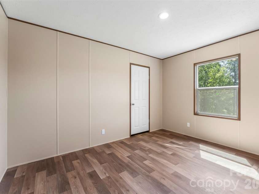 162 Ada Way, Hendersonville, NC 28791.  MLS# CAR4424776, YatesRealty ID 51999. 