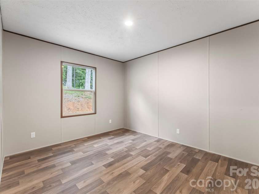 162 Ada Way, Hendersonville, NC 28791.  MLS# CAR4424776, YatesRealty ID 51999. 