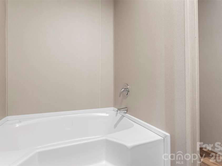 162 Ada Way, Hendersonville, NC 28791.  MLS# CAR4424776, YatesRealty ID 51999. 