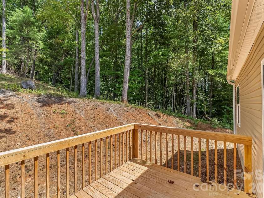 162 Ada Way, Hendersonville, NC 28791.  MLS# CAR4424776, YatesRealty ID 51999. 