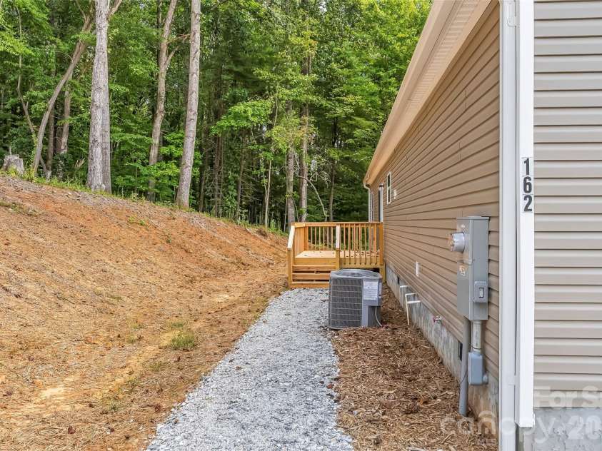 162 Ada Way, Hendersonville, NC 28791.  MLS# CAR4424776, YatesRealty ID 51999. 