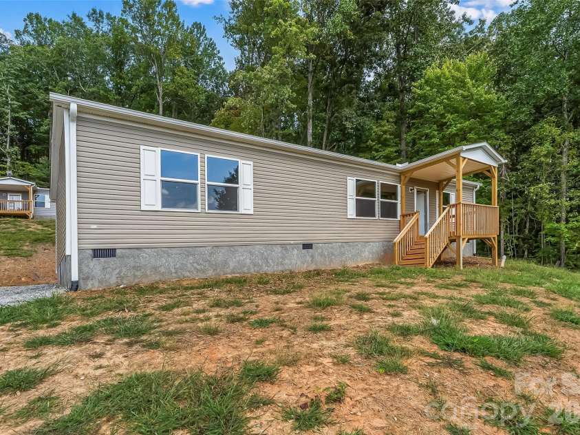 162 Ada Way, Hendersonville, NC 28791.  MLS# CAR4424776, YatesRealty ID 51999. 