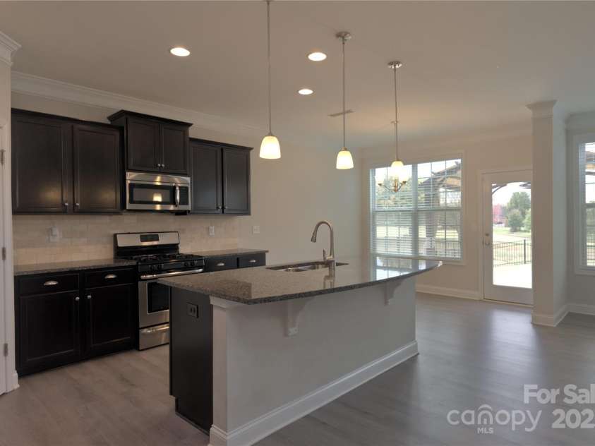 118 Margo Lane, Statesville, NC 28677.  MLS# CAR4316094, YatesRealty ID 520. Gas cooktop