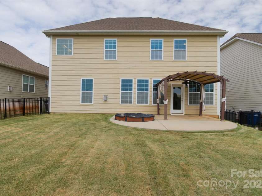 118 Margo Lane, Statesville, NC 28677.  MLS# CAR4316094, YatesRealty ID 520. Nice level fenced in backyard