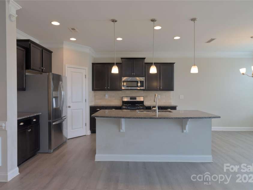 118 Margo Lane, Statesville, NC 28677.  MLS# CAR4316094, YatesRealty ID 520. Stainless steel appliances