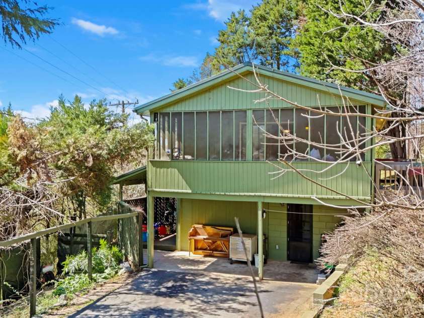 2872 Old Morganton Road, Lenoir, NC 28645.  MLS# CAR4240263, YatesRealty ID 5200. 