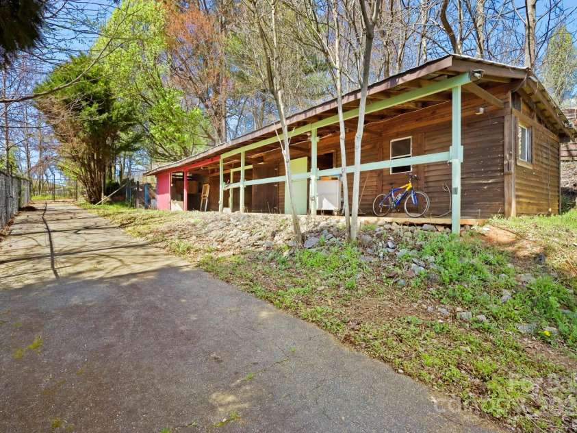 2872 Old Morganton Road, Lenoir, NC 28645.  MLS# CAR4240263, YatesRealty ID 5200. 