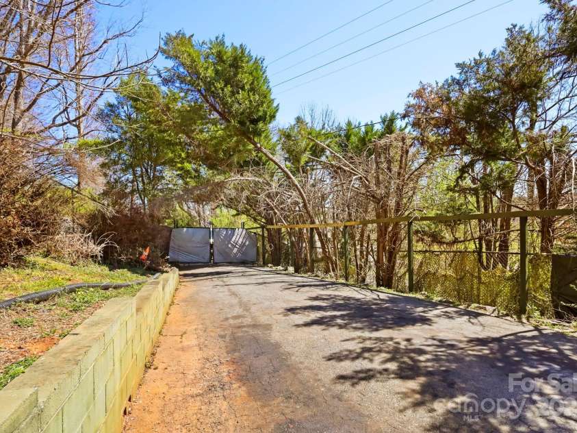 2872 Old Morganton Road, Lenoir, NC 28645.  MLS# CAR4240263, YatesRealty ID 5200. Asphalt Driveway