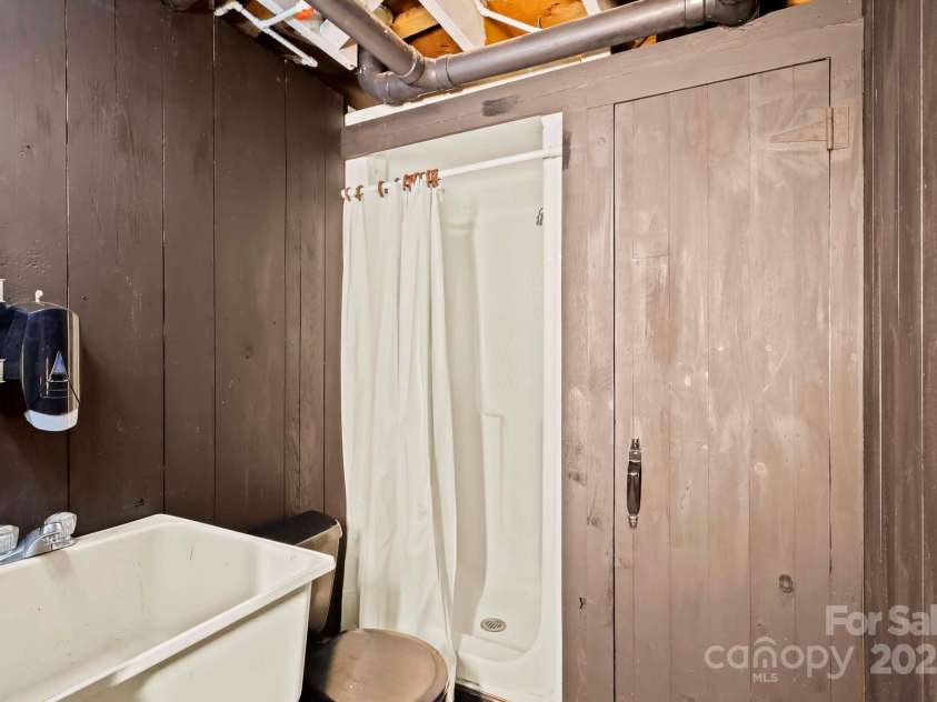 2872 Old Morganton Road, Lenoir, NC 28645.  MLS# CAR4240263, YatesRealty ID 5200. Basement Full Bathroom