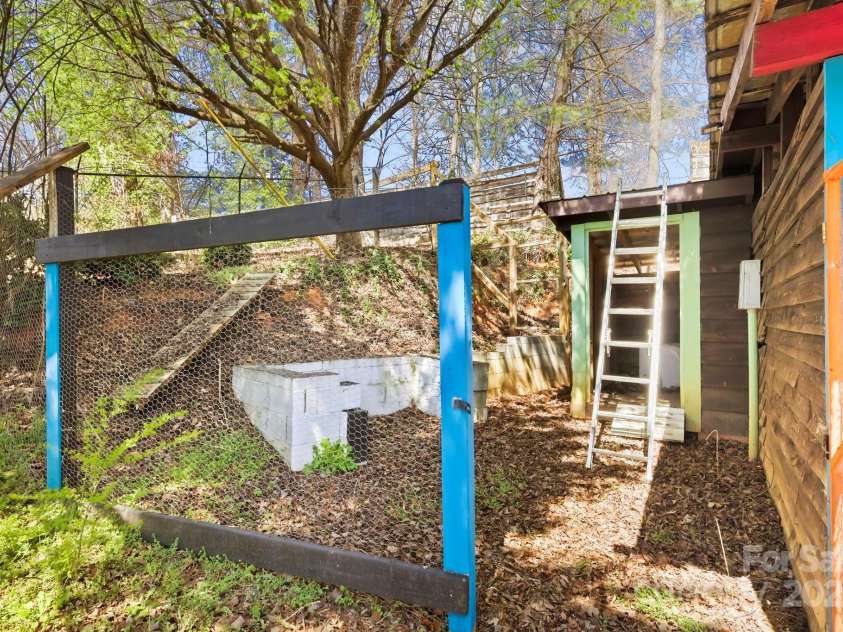 2872 Old Morganton Road, Lenoir, NC 28645.  MLS# CAR4240263, YatesRealty ID 5200. Chicken Coop