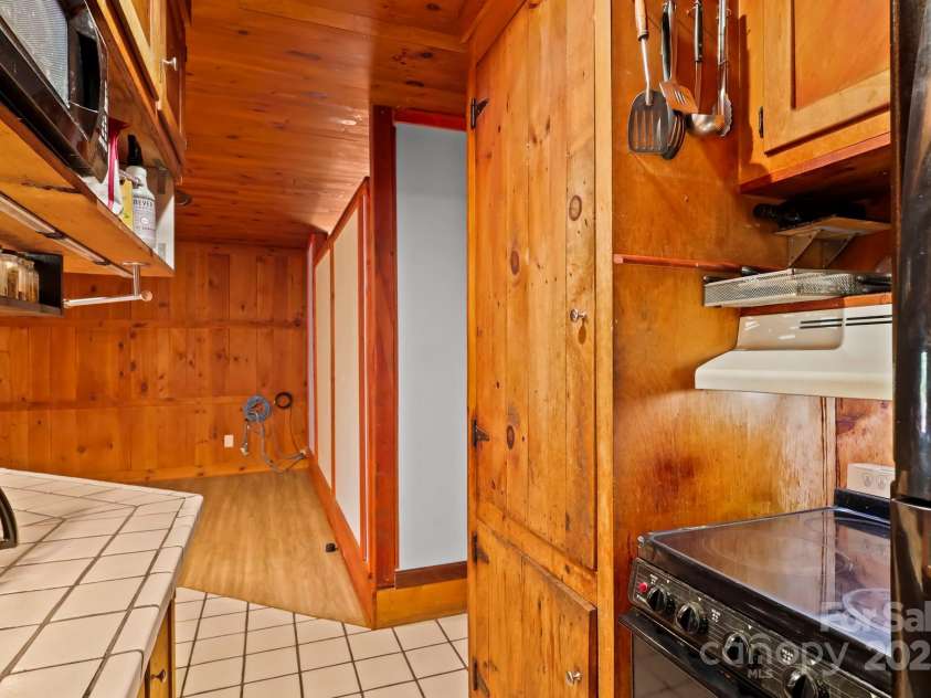 2872 Old Morganton Road, Lenoir, NC 28645.  MLS# CAR4240263, YatesRealty ID 5200. Kitchen
