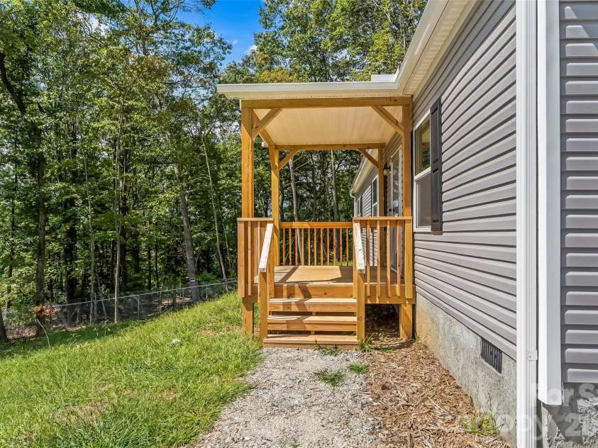 179 Ada Way, Hendersonville, NC 28791.  MLS# CAR4424825, YatesRealty ID 52000. 