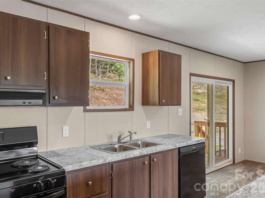 179 Ada Way, Hendersonville, NC 28791.  MLS# CAR4424825, YatesRealty ID 52000. 