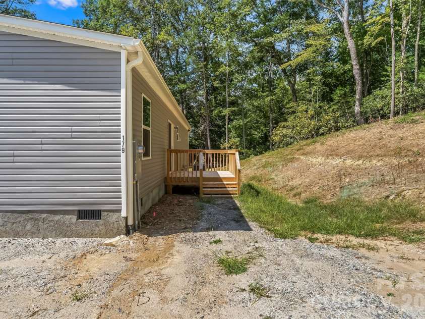 179 Ada Way, Hendersonville, NC 28791.  MLS# CAR4424825, YatesRealty ID 52000. 