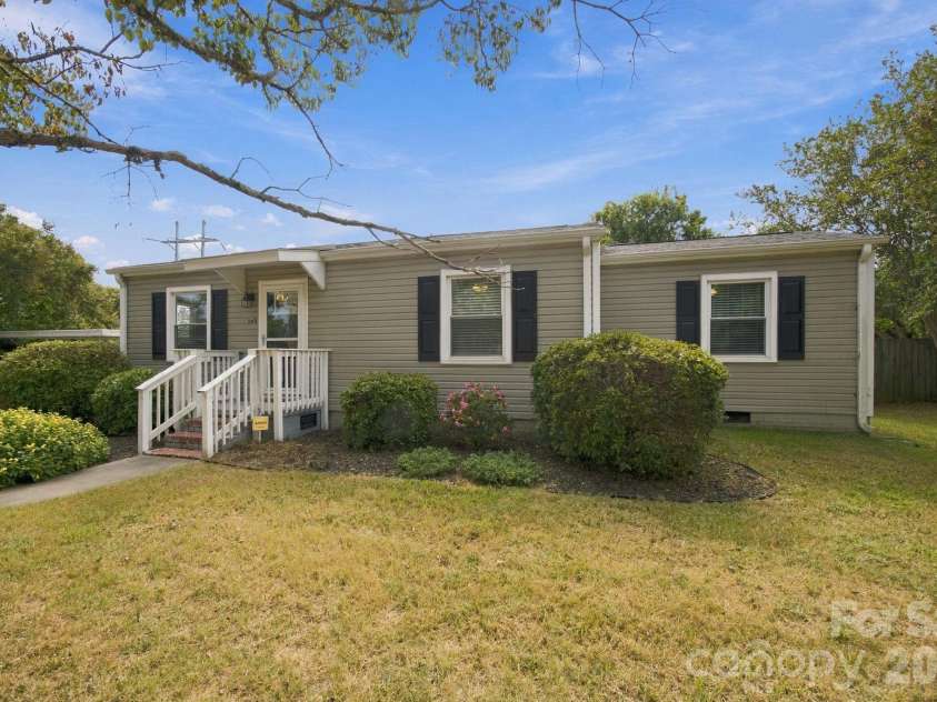 208 Faile Street, Fort Mill, SC 29715.  MLS# CAR4424368, YatesRealty ID 52003. 