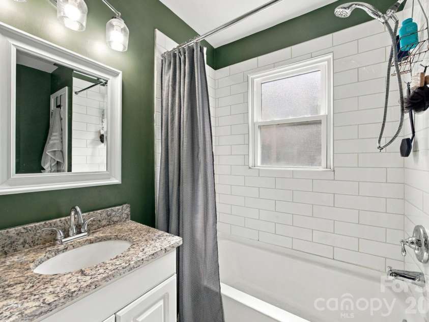 208 Faile Street, Fort Mill, SC 29715.  MLS# CAR4424368, YatesRealty ID 52003. Full Bath in Hall