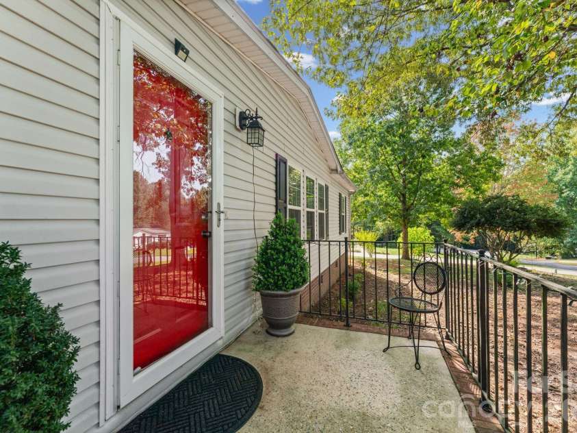121 Regatta Lane, Mooresville, NC 28115.  MLS# CAR4426192, YatesRealty ID 52008. 
