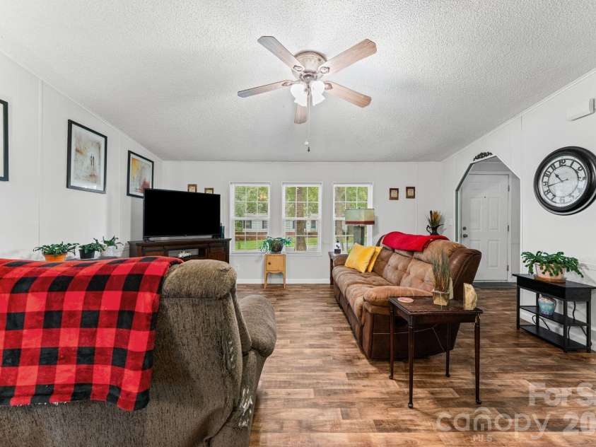 121 Regatta Lane, Mooresville, NC 28115.  MLS# CAR4426192, YatesRealty ID 52008. 