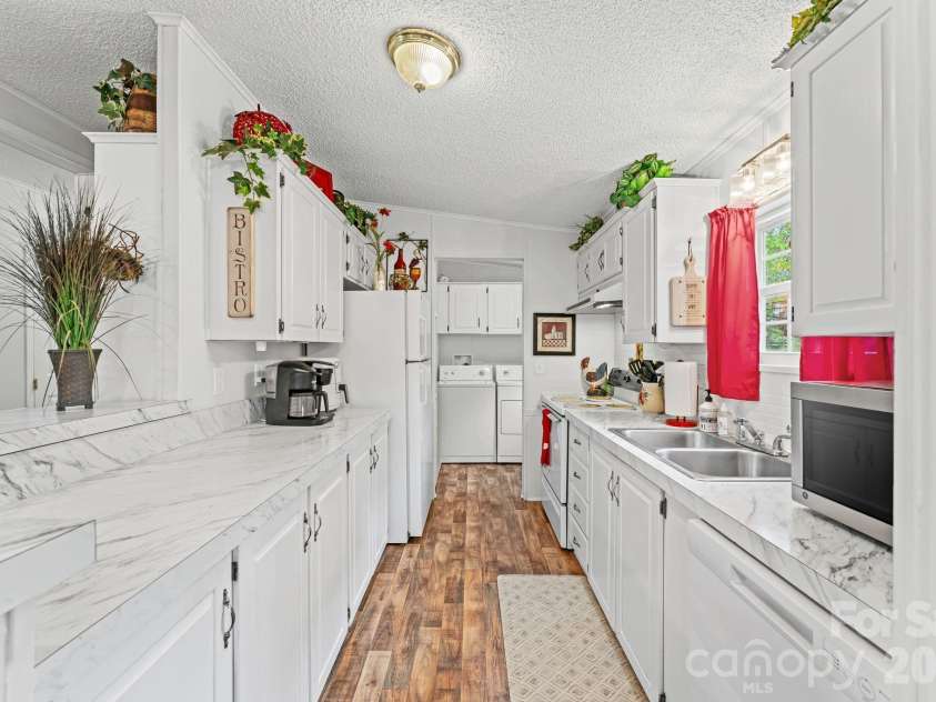 121 Regatta Lane, Mooresville, NC 28115.  MLS# CAR4426192, YatesRealty ID 52008. 