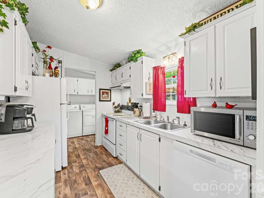 121 Regatta Lane, Mooresville, NC 28115.  MLS# CAR4426192, YatesRealty ID 52008. 