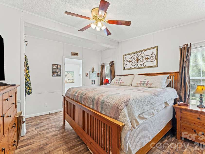 121 Regatta Lane, Mooresville, NC 28115.  MLS# CAR4426192, YatesRealty ID 52008. 