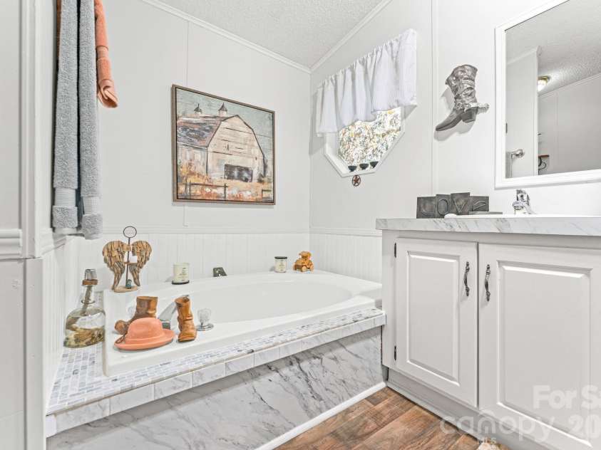 121 Regatta Lane, Mooresville, NC 28115.  MLS# CAR4426192, YatesRealty ID 52008. 