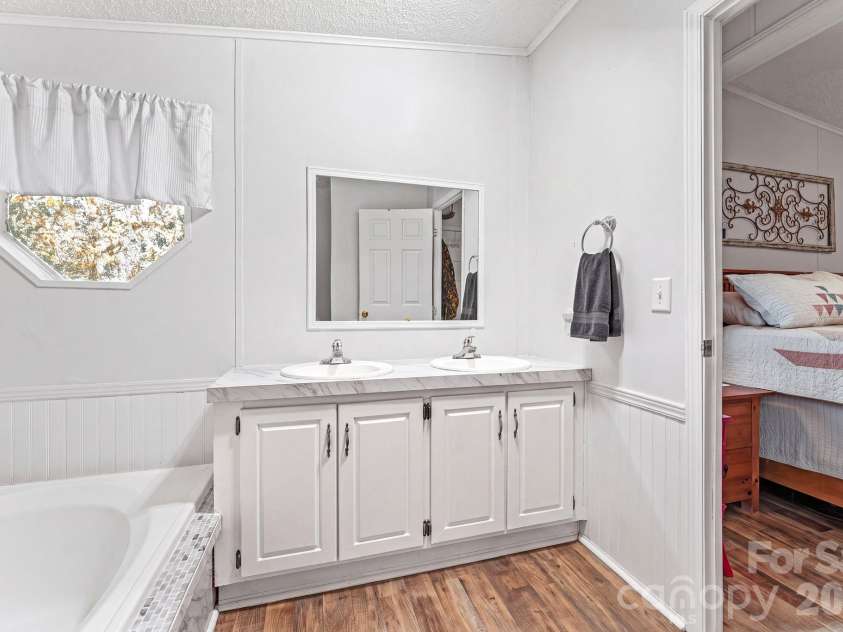 121 Regatta Lane, Mooresville, NC 28115.  MLS# CAR4426192, YatesRealty ID 52008. 