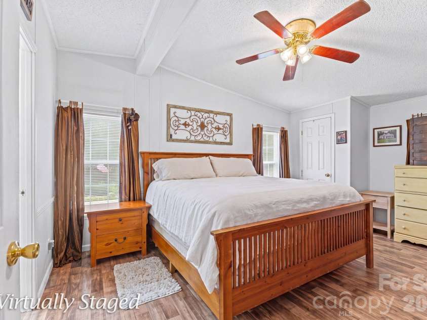 121 Regatta Lane, Mooresville, NC 28115.  MLS# CAR4426192, YatesRealty ID 52008. 