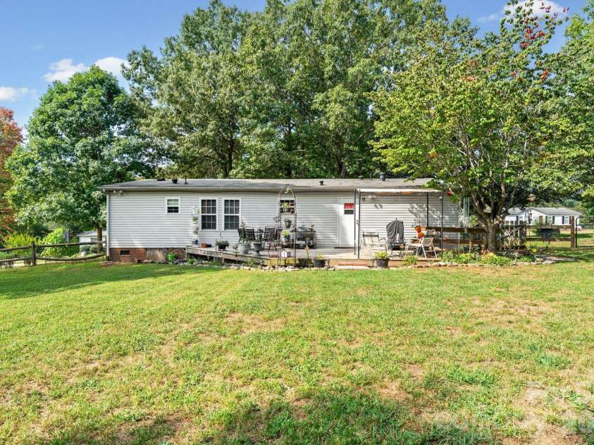 121 Regatta Lane, Mooresville, NC 28115.  MLS# CAR4426192, YatesRealty ID 52008. 