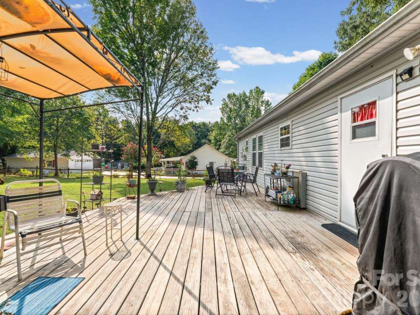 121 Regatta Lane, Mooresville, NC 28115.  MLS# CAR4426192, YatesRealty ID 52008. 