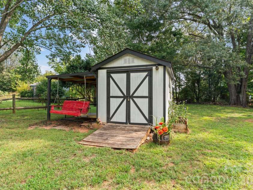 121 Regatta Lane, Mooresville, NC 28115.  MLS# CAR4426192, YatesRealty ID 52008. 