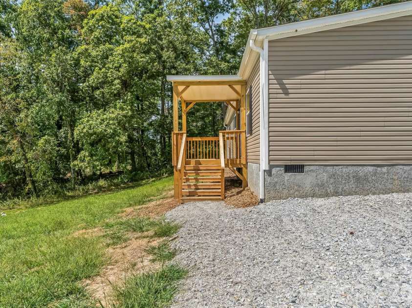163 Ada Way, Hendersonville, NC 28791.  MLS# CAR4424802, YatesRealty ID 52009. 163 Ada Way