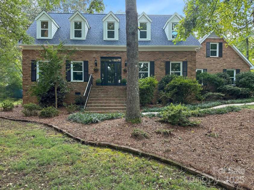 8503 Foxbridge Drive, Matthews, NC 28104.  MLS# CAR4179020, YatesRealty ID 5201. 