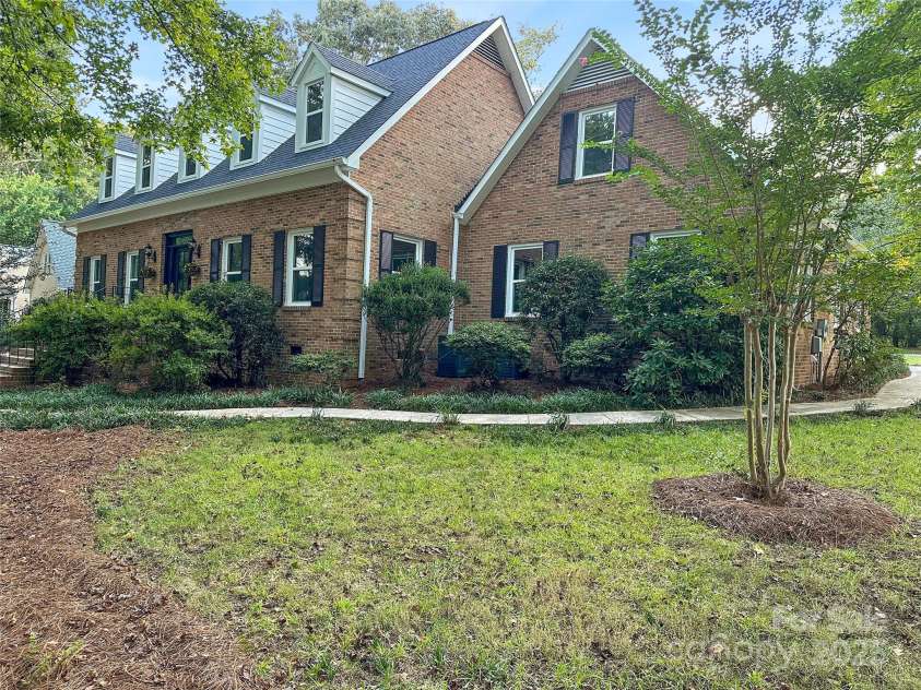 8503 Foxbridge Drive, Matthews, NC 28104.  MLS# CAR4179020, YatesRealty ID 5201. 